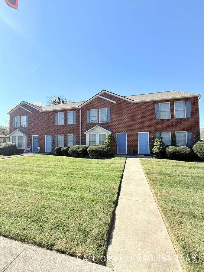 Townhouse for rent at 615 Colorado St, Salem, VA 24153