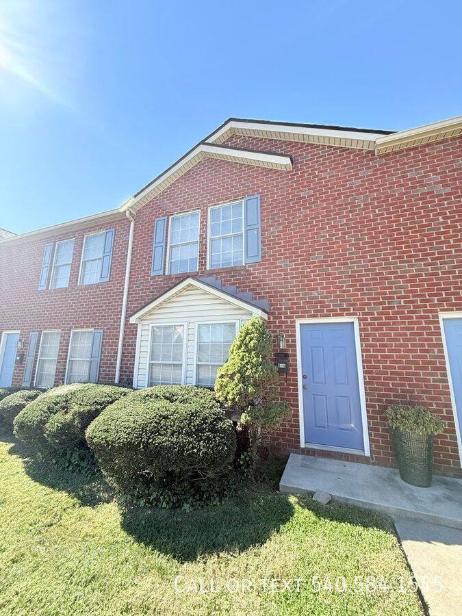 Townhouse for rent at 615 Colorado St, Salem, VA 24153