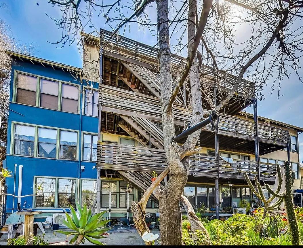 Apartment for rent at 2889 Ford St #10, Oakland, CA 94601