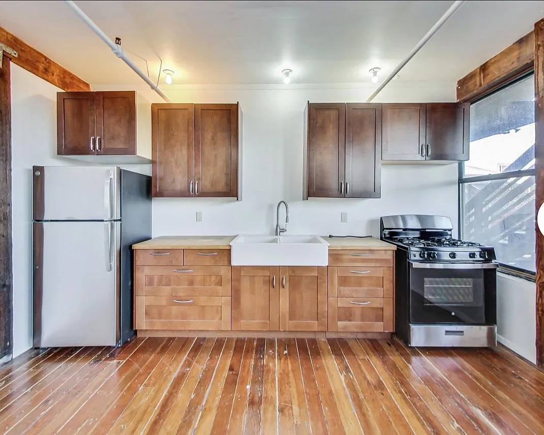 Apartment for rent at 2889 Ford St #10, Oakland, CA 94601