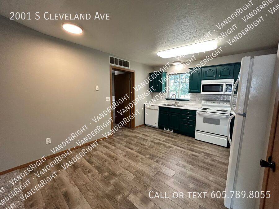 Townhouse for rent at 2001 S Cleveland Ave, Sioux Falls, SD 57103
