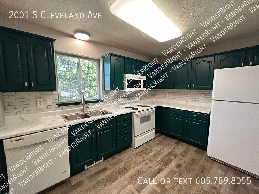 Townhouse for rent at 2001 S Cleveland Ave, Sioux Falls, SD 57103