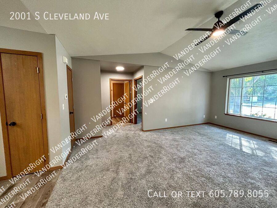 Townhouse for rent at 2001 S Cleveland Ave, Sioux Falls, SD 57103
