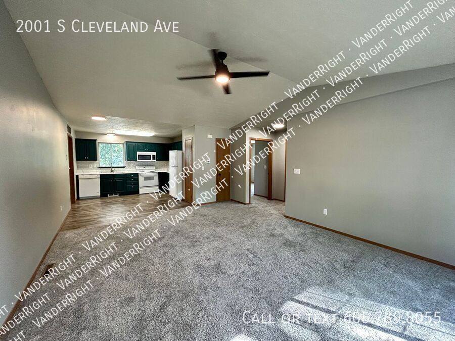 2001 S Cleveland Ave, Sioux Falls, SD 57103 - Townhouse for Rent - Image 7