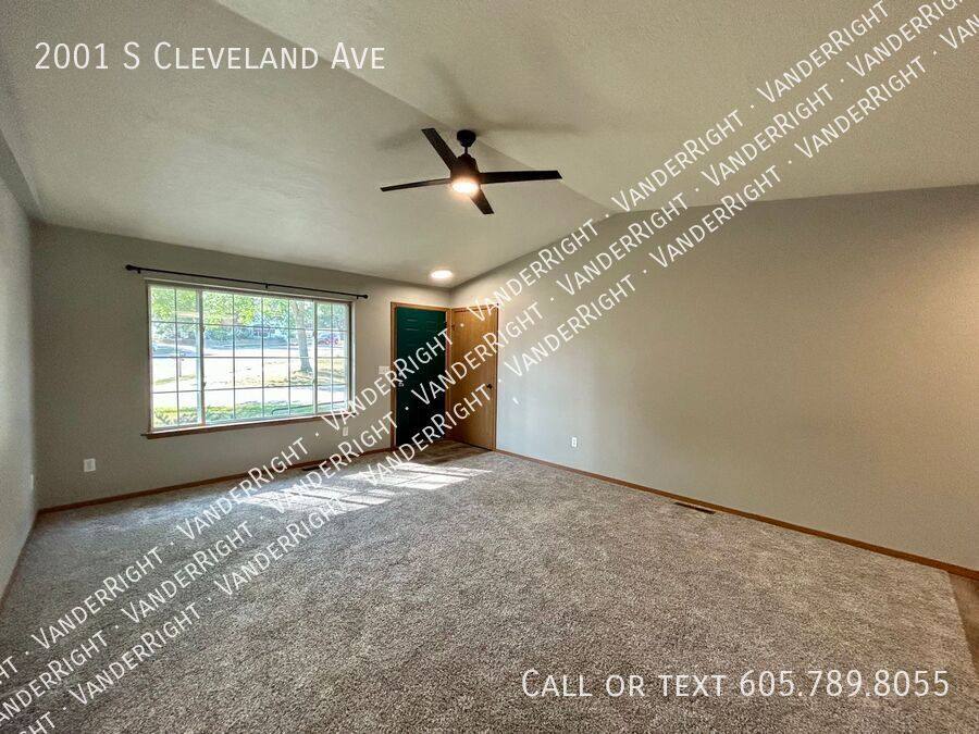 Townhouse for rent at 2001 S Cleveland Ave, Sioux Falls, SD 57103