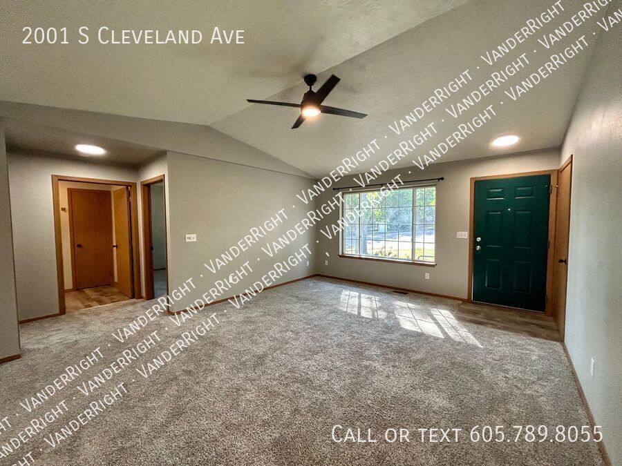 2001 S Cleveland Ave, Sioux Falls, SD 57103 - Townhouse for Rent - Image 8