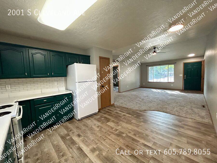 Townhouse for rent at 2001 S Cleveland Ave, Sioux Falls, SD 57103