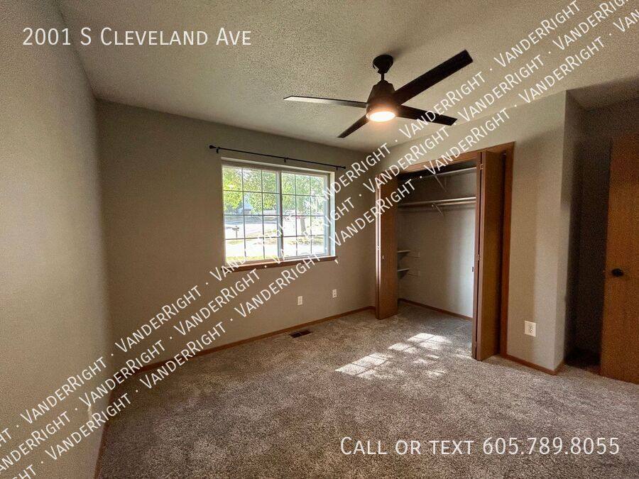 Townhouse for rent at 2001 S Cleveland Ave, Sioux Falls, SD 57103