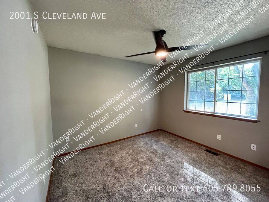 Townhouse for rent at 2001 S Cleveland Ave, Sioux Falls, SD 57103