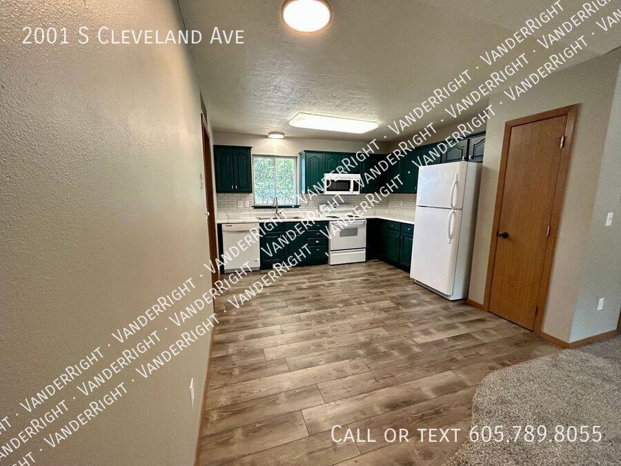 Townhouse for rent at 2001 S Cleveland Ave, Sioux Falls, SD 57103
