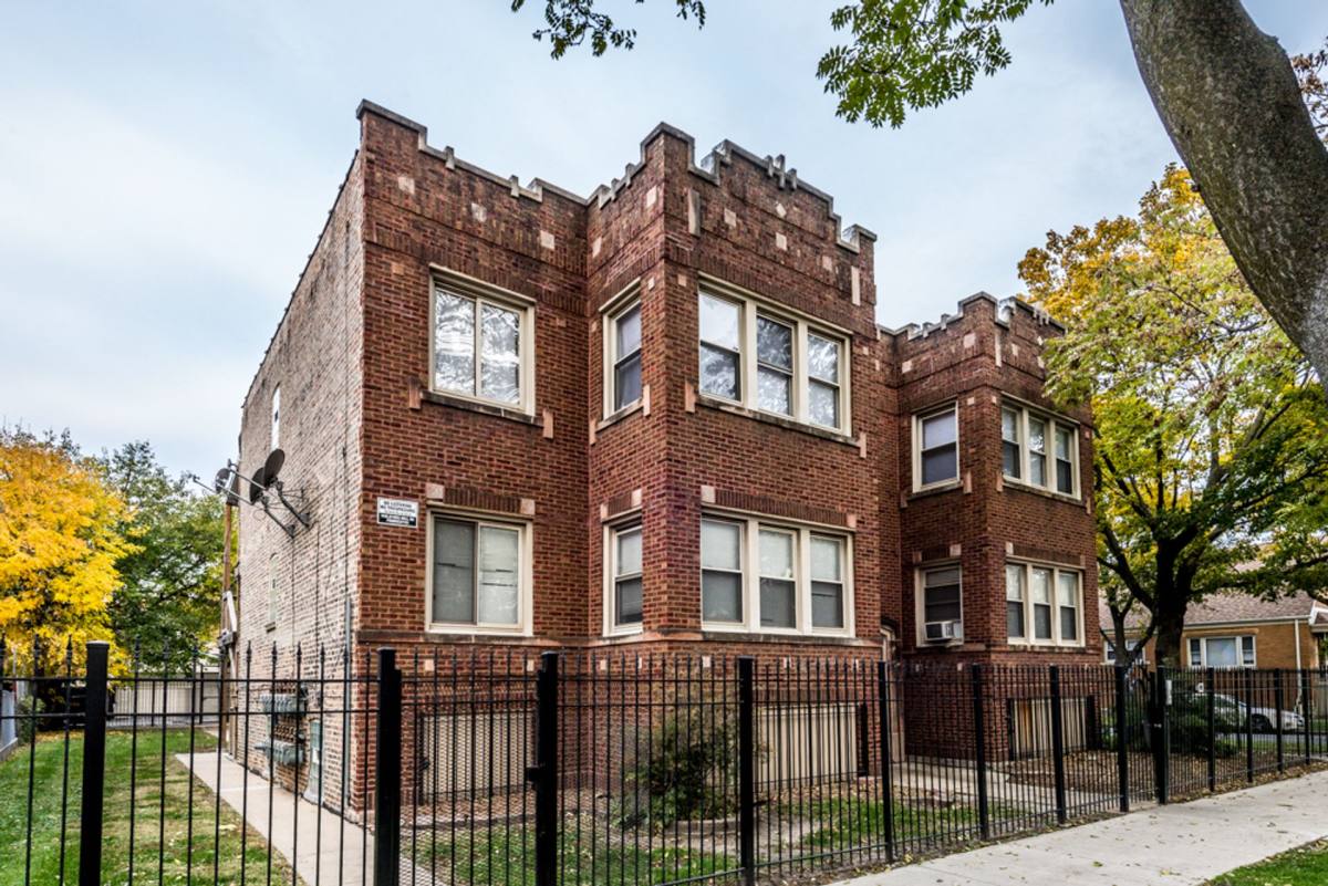 Apartment for rent at 5800-04 S Artesian Ave, Chicago, IL 60629