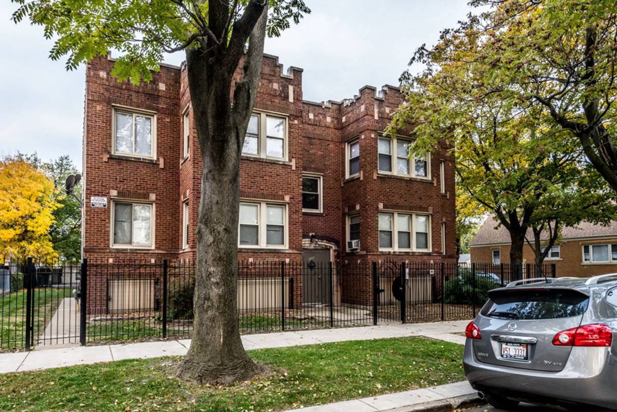 Apartment for rent at 5800-04 S Artesian Ave, Chicago, IL 60629