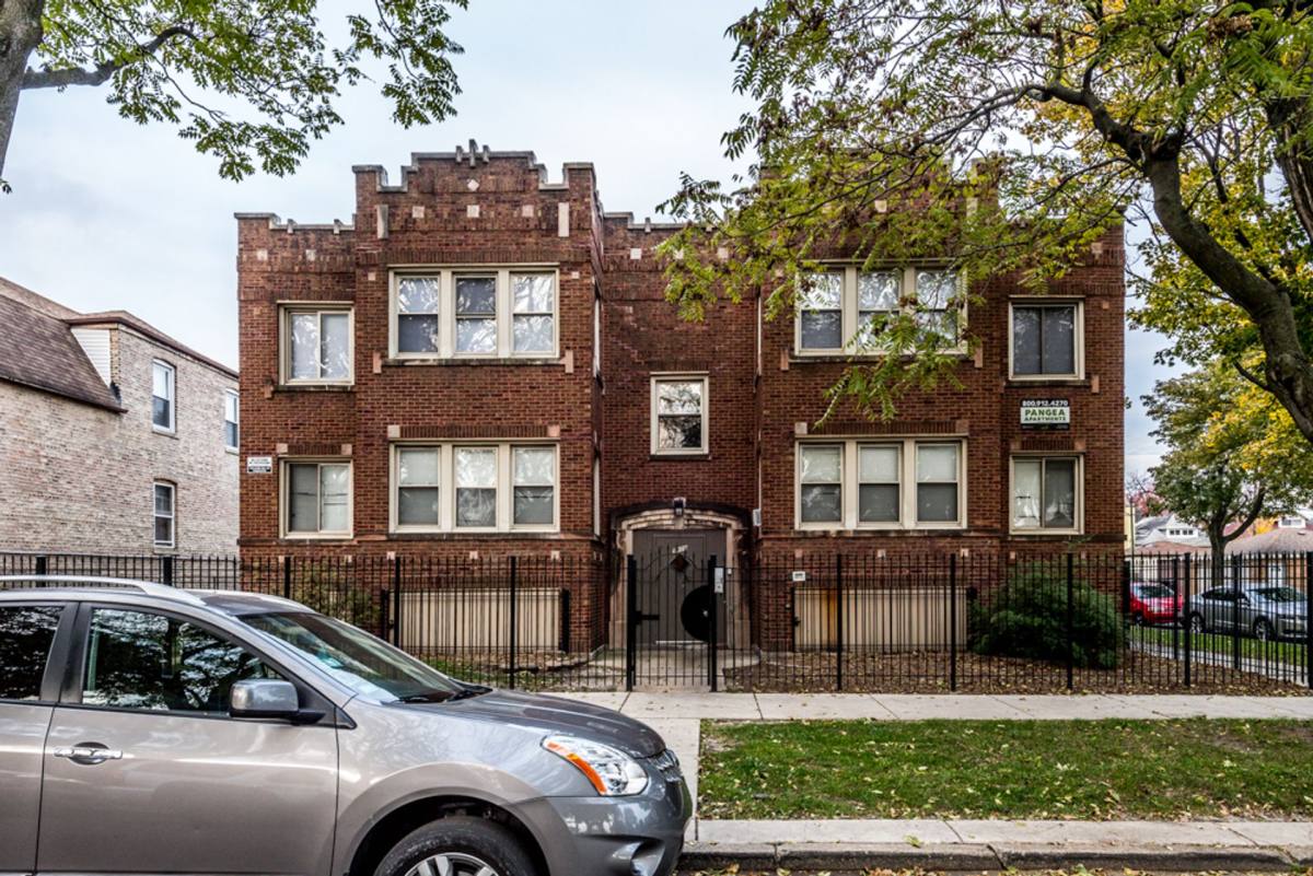 Apartment for rent at 5800-04 S Artesian Ave, Chicago, IL 60629
