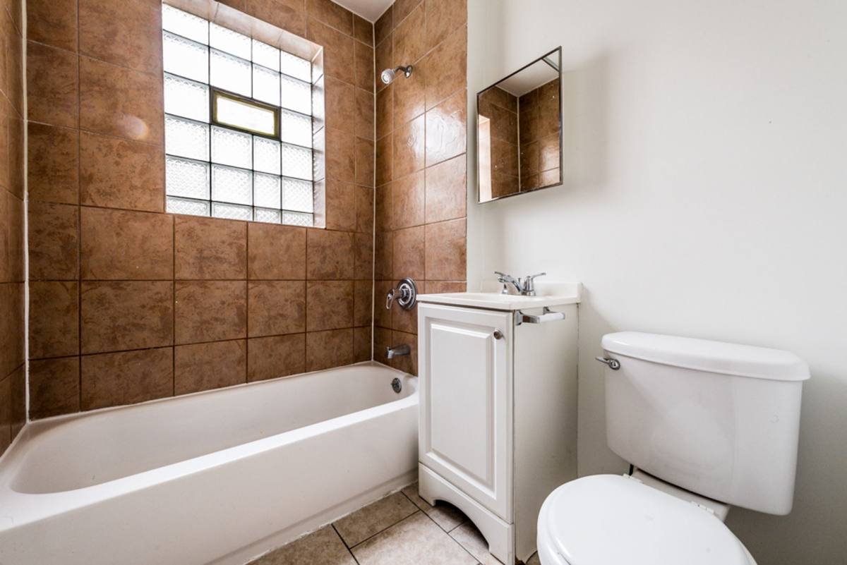 Apartment for rent at 5800-04 S Artesian Ave, Chicago, IL 60629