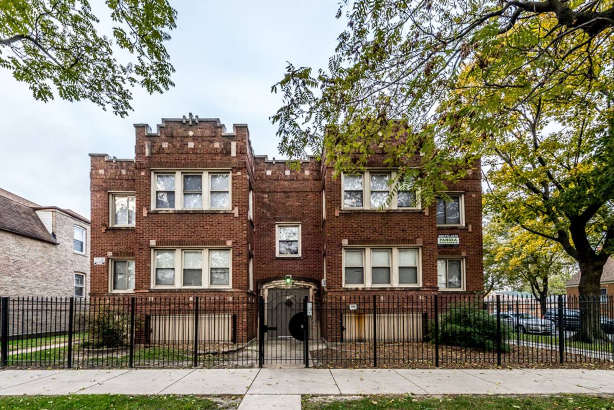 Apartment for rent at 5800-04 S Artesian Ave, Chicago, IL 60629