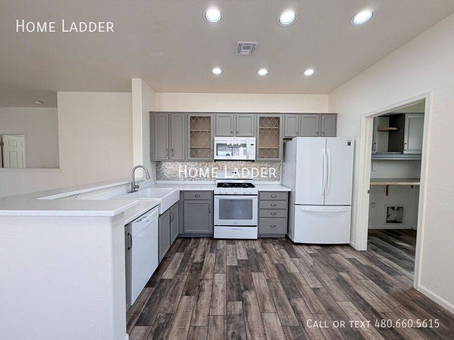 House for rent at 915 E Gold Dust Way, San Tan Valley, AZ 85143