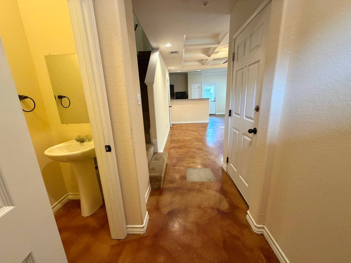 Townhouse for rent at 5011-5017 Stowers Blvd, San Antonio, TX 78238