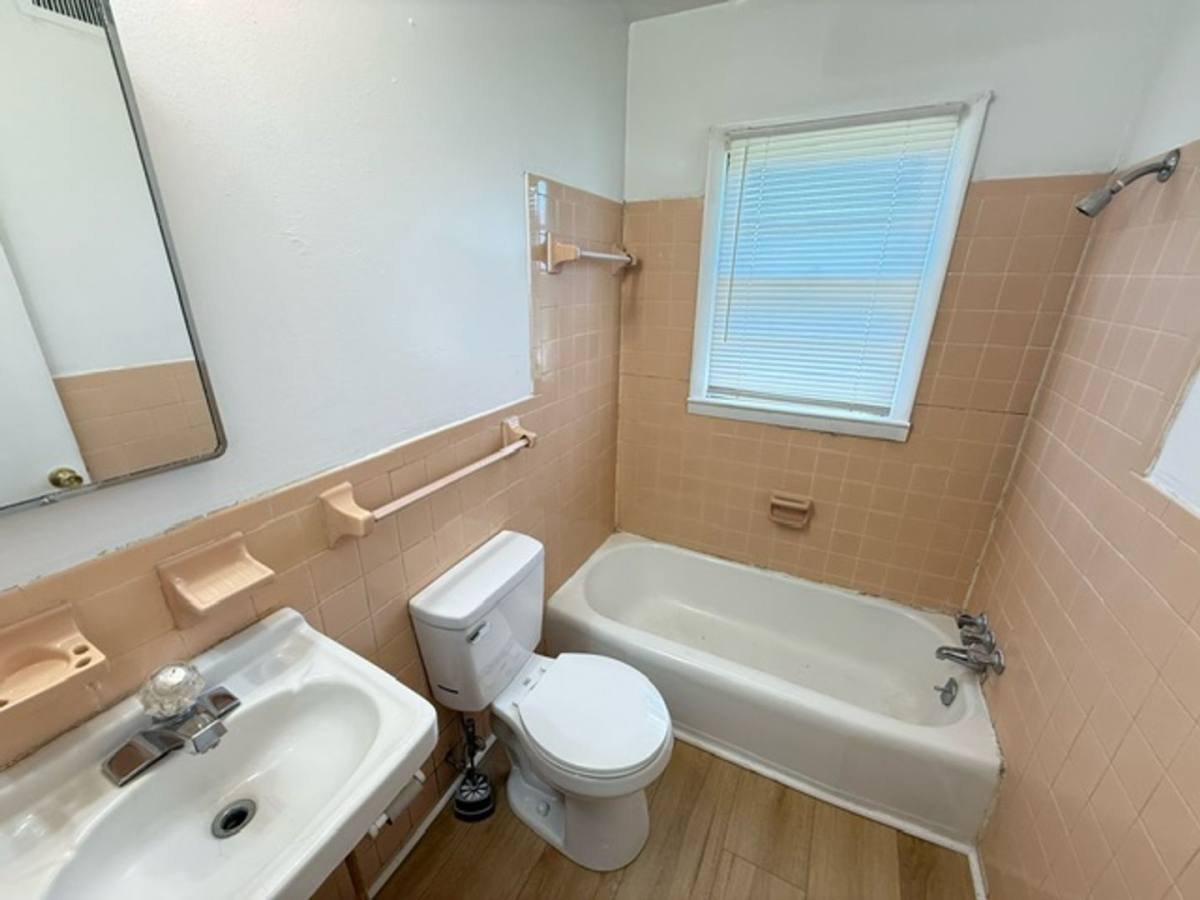 Apartment for rent at 1300 Lola Ave, Altavista, VA 24517