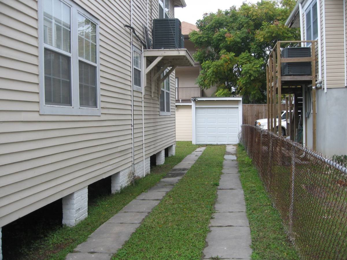 Apartment for rent at 4305-4307 S Johnson St, New Orleans, LA 70125