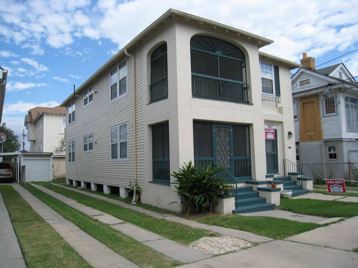 Apartment for rent at 4305-4307 S Johnson St, New Orleans, LA 70125