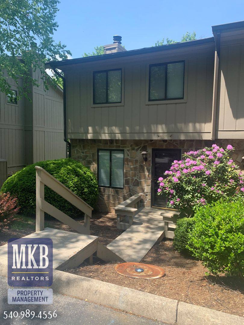 Townhouse for rent at 3377 Kelly Lane, Roanoke, VA 24018