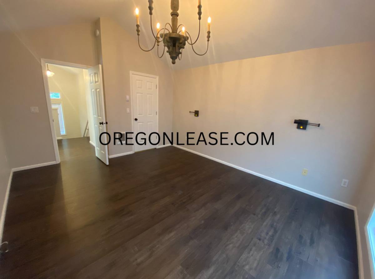 Townhouse for rent at 3934 Monroe St, Eugene, OR 97405