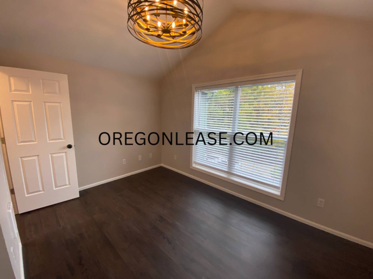 Townhouse for rent at 3934 Monroe St, Eugene, OR 97405