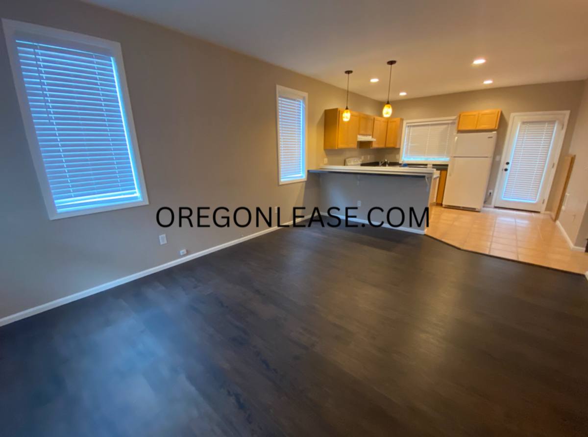 Townhouse for rent at 3934 Monroe St, Eugene, OR 97405