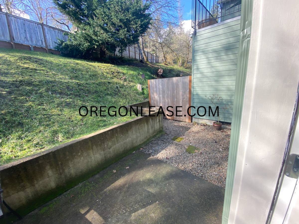 Townhouse for rent at 3934 Monroe St, Eugene, OR 97405