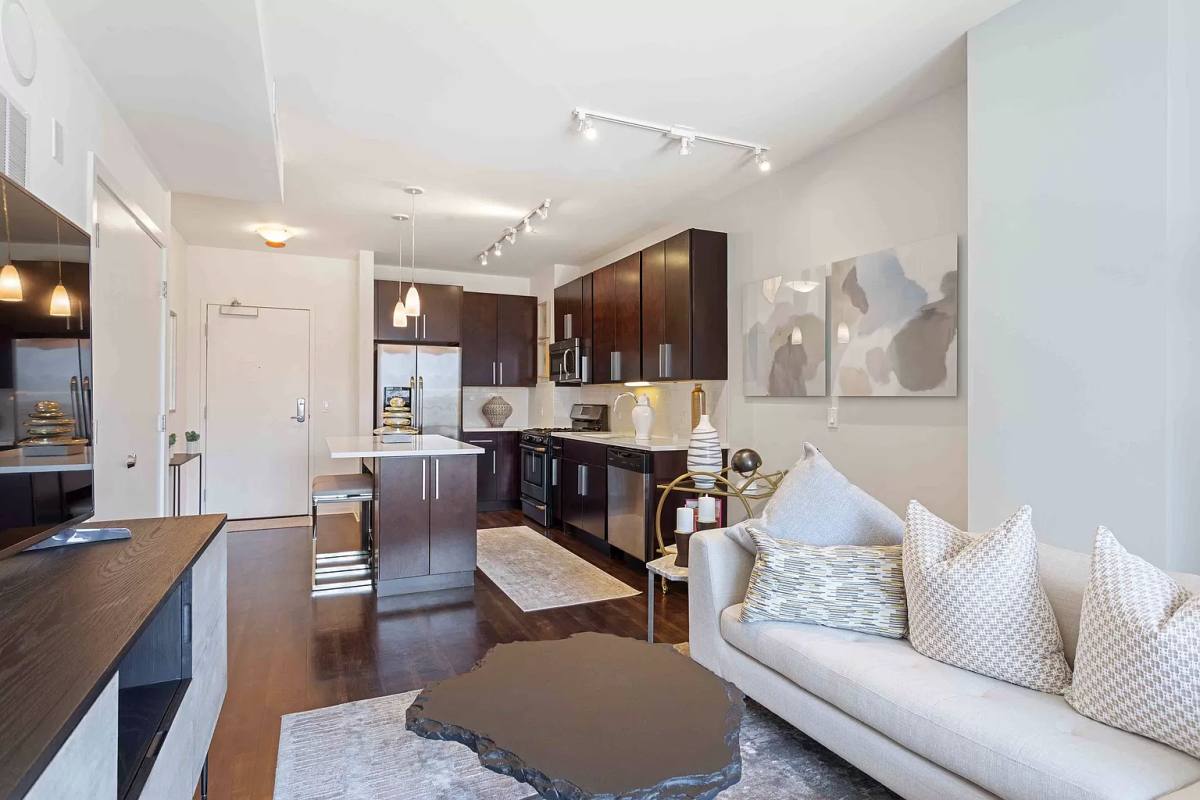 Apartment for rent at 922 W Washington Blvd, Chicago, IL 60607