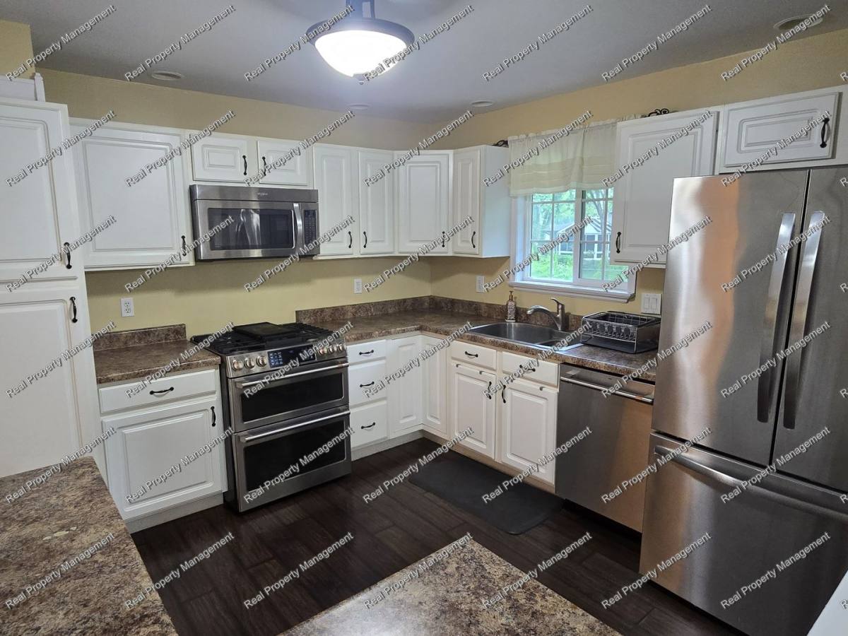 House for rent at 3788 Kingsway Dr, Crown Point, IN 46307