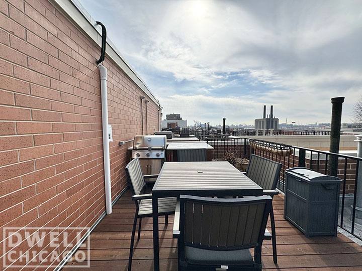 Apartment for rent at 837 S Wells St, Chicago, IL 60607