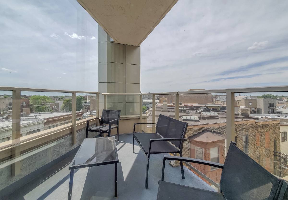 Apartment for rent at 3218 N Clark St, Chicago, IL 60657