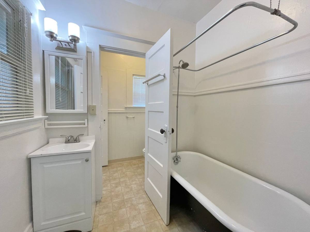 Apartment for rent at 1818 G St, Sacramento, CA 95811