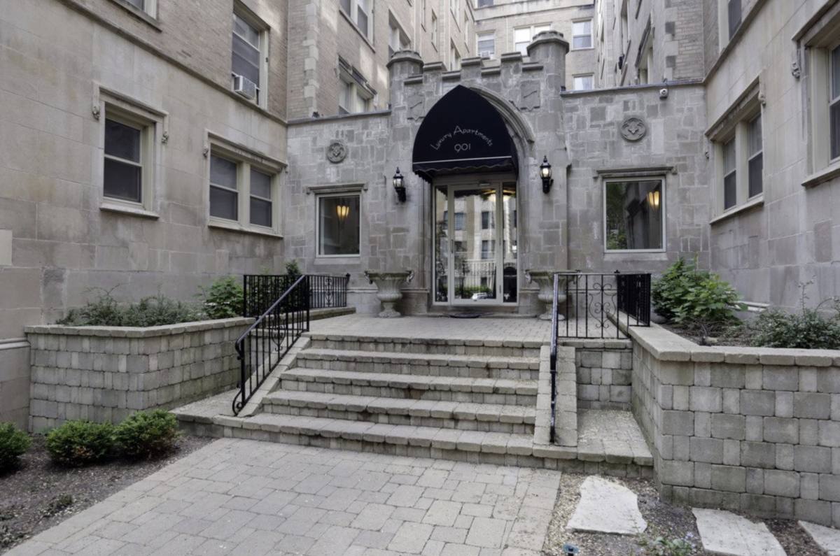 House for rent at 901 W Argyle St #2K, Chicago, IL 60640