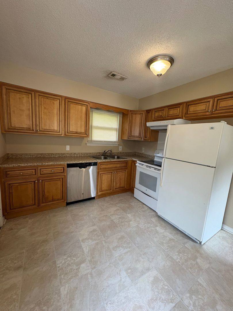 Apartment for rent at 4989 4991 Eastview Terrace, Apison, TN 37302