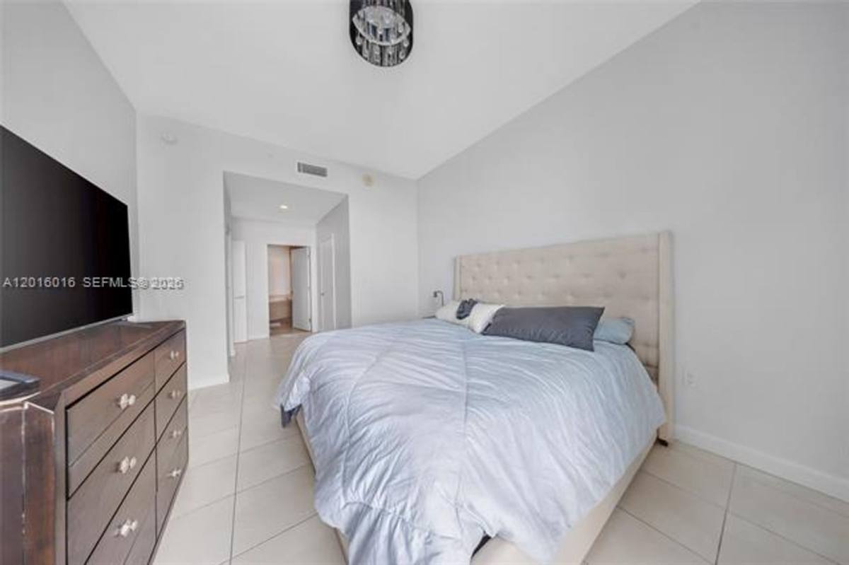 Condo for rent at 7928 E Dr, Miami Beach, FL 33141