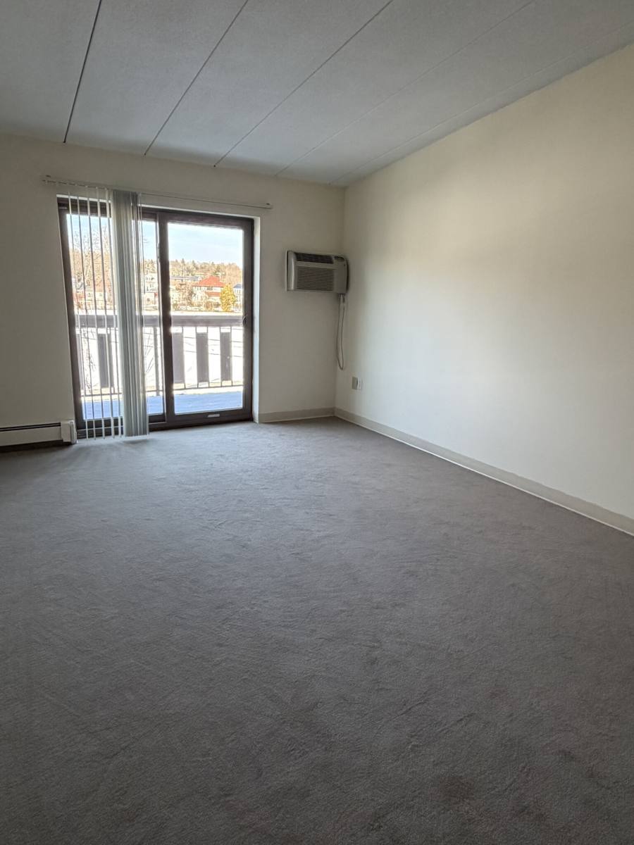 Apartment for rent at 980 Main St, Woburn, MA 01801