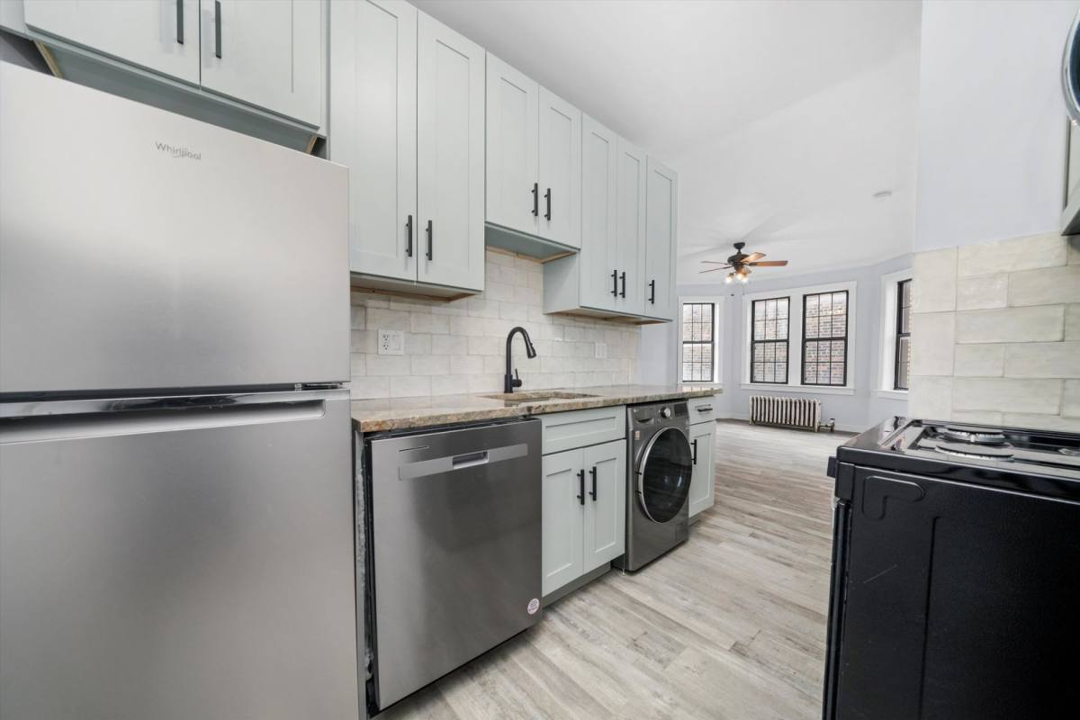 Apartment for rent at 6128 S Ingleside Ave #1W, Chicago, IL 60637