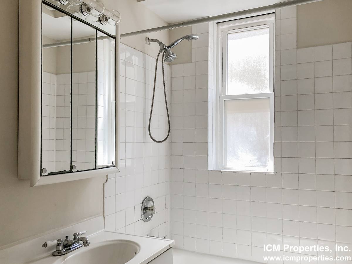 Apartment for rent at 3618 N Marshfield Ave #1B, Chicago, IL 60613