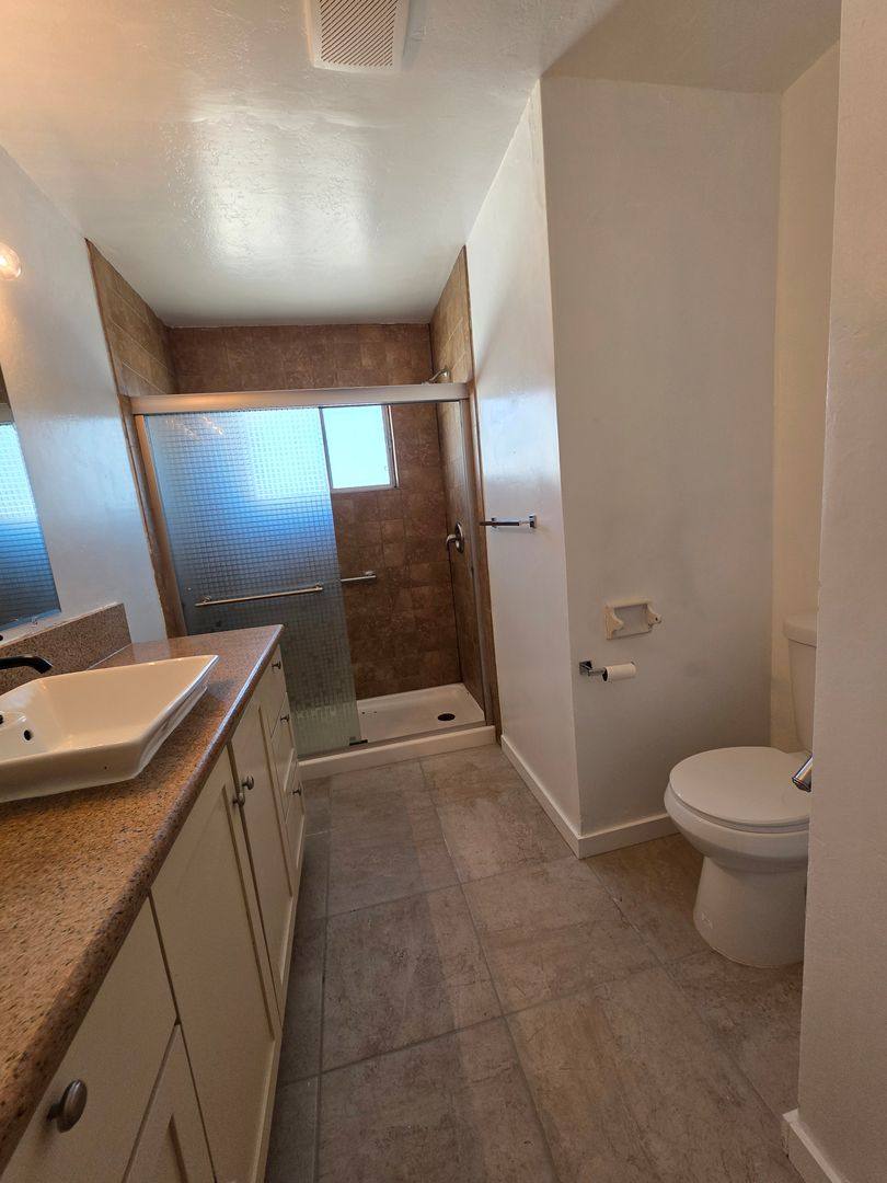 House for rent at 2805 Cambria Ave, Bakersfield, CA 93304