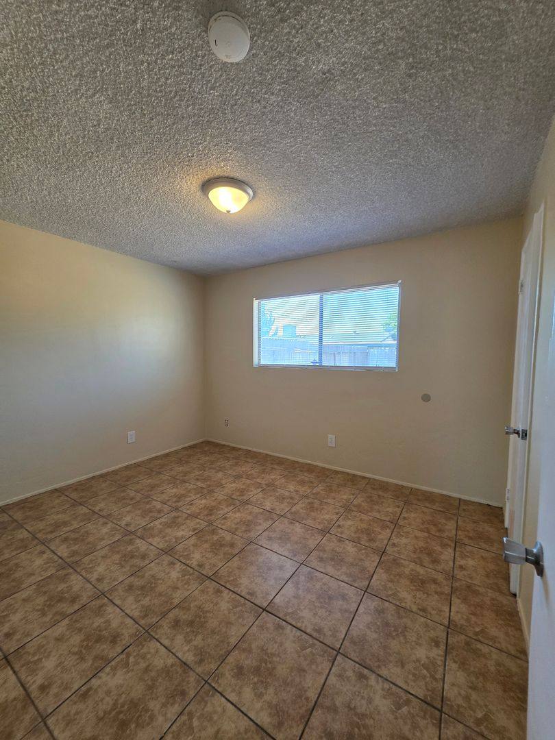House for rent at 2805 Cambria Ave, Bakersfield, CA 93304