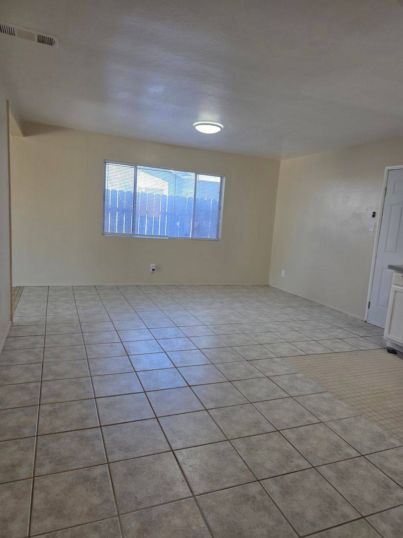 House for rent at 2805 Cambria Ave, Bakersfield, CA 93304