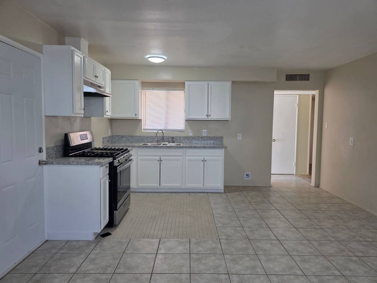 House for rent at 2805 Cambria Ave, Bakersfield, CA 93304