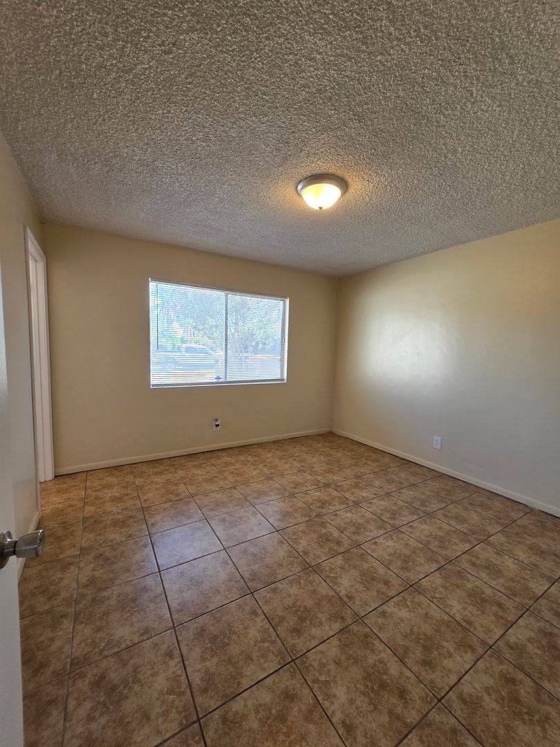 House for rent at 2805 Cambria Ave, Bakersfield, CA 93304