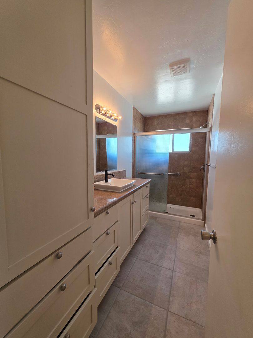 House for rent at 2805 Cambria Ave, Bakersfield, CA 93304