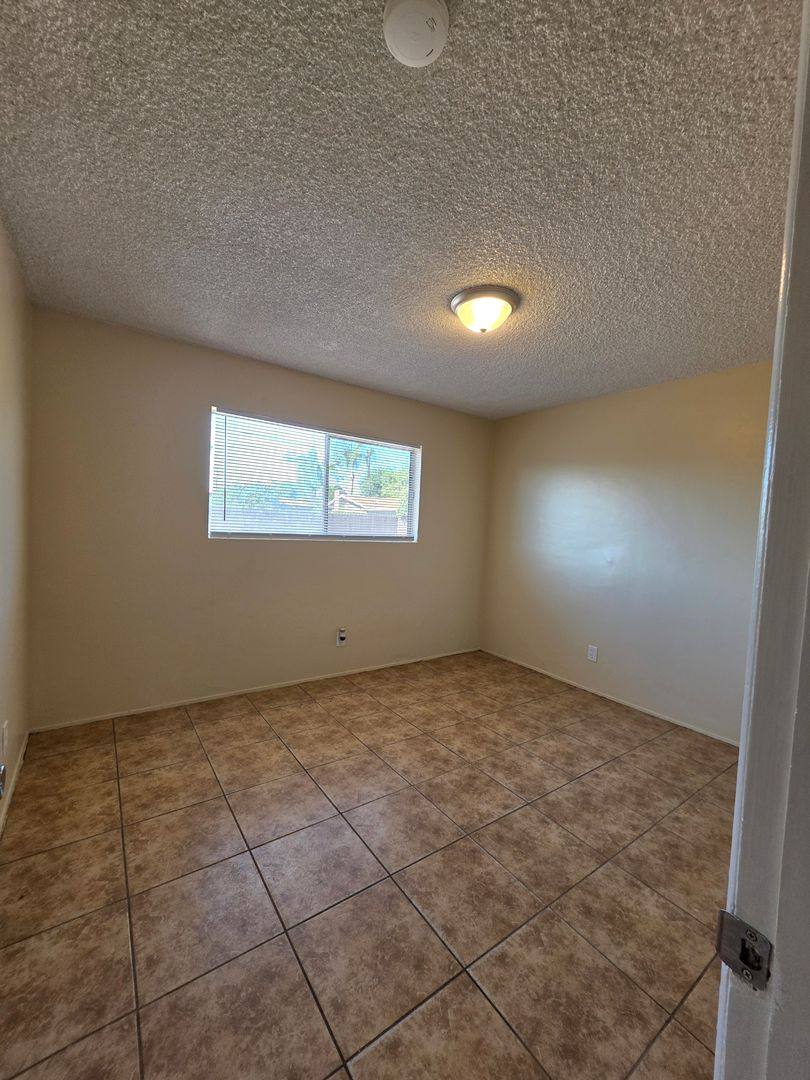 House for rent at 2805 Cambria Ave, Bakersfield, CA 93304