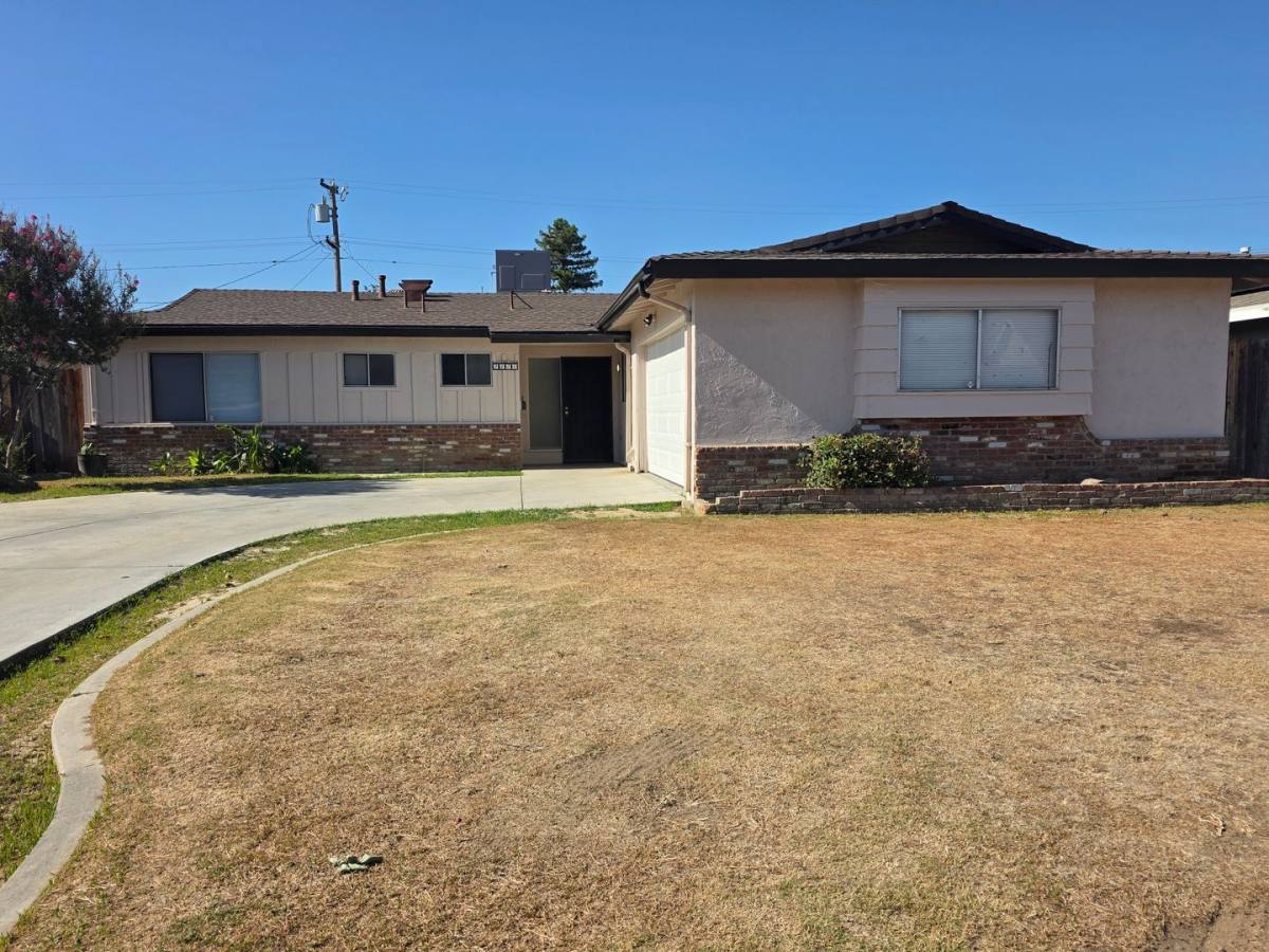 House for rent at 2805 Cambria Ave, Bakersfield, CA 93304