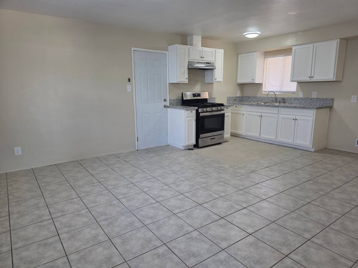 House for rent at 2805 Cambria Ave, Bakersfield, CA 93304