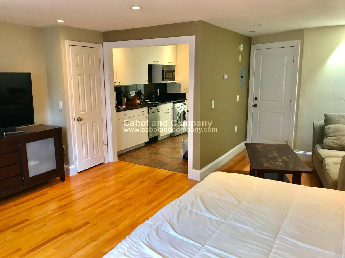 Apartment for rent at 76 Commonwealth Ave #12, Boston, MA 02116